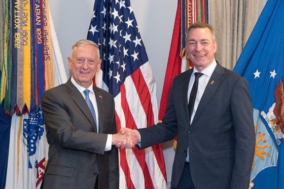 Forsvarsminister Frank Bakke-Jensen møtte i mars sin amerikanske kollega James Mattis.