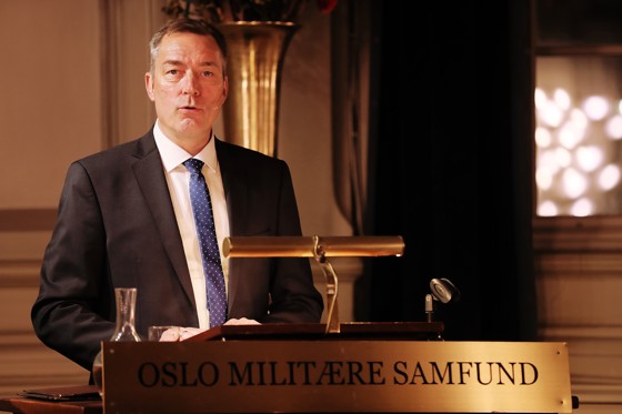 Forsvarsministeren taler i OMS