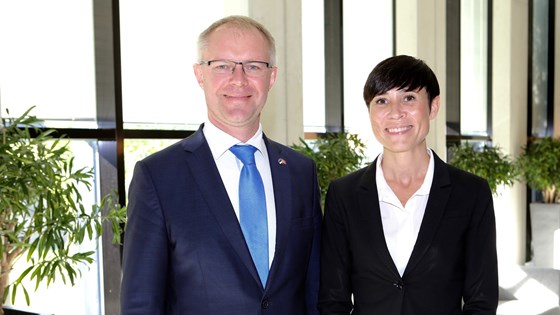 Den estiske forsvarsministeren Hannes Hanso besøkte denne uken sin norske kollega Ine Eriksen Søreide.