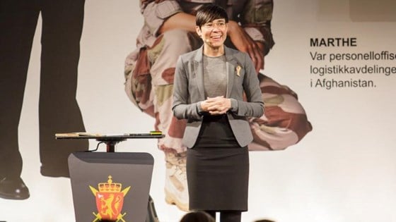 Forsvarsminister Ine Eriksen Søreide ved åpningen av den nasjonale veterankonferanse i Trondheim i 2015.