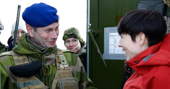 Brigadesjef Eldar Berli og forsvarsminister Ine Eriksen Søreide under Joint Viking 15.