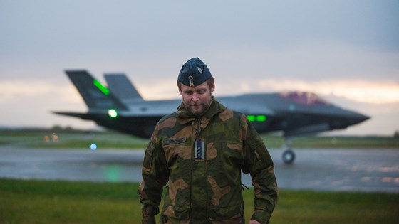 De tre nye F-35 kampflyene som landet på Ørland fly stasjon 21. september 2018 ble tatt imot av stasjonssjef på Ørland Hans-Ole Sandnes.