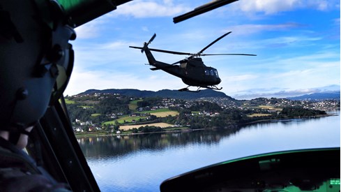 Illustrasjonsbilde: Bell 412 på tokt over Trondheimsfjorden.