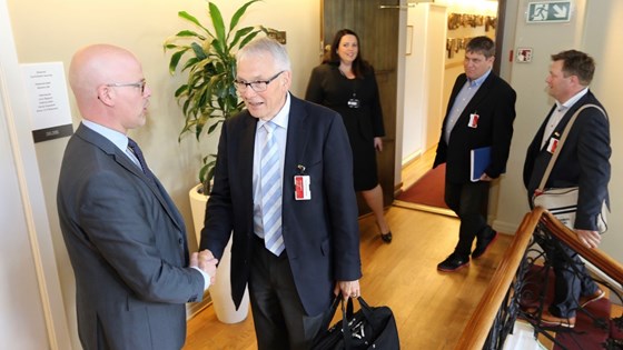 Politisk rådgiver Audun Halvorsen ønsker Andøyas ordfører og delegasjon velkommen til møte.