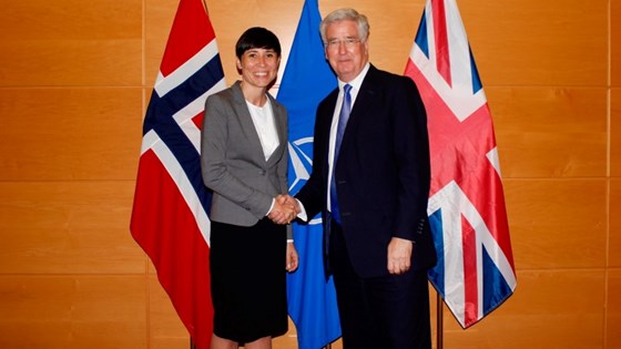 Forsvarsminister Ine Eriksen Søreide hadde bilaterale samtaler med den britiske forsvarsministeren, Michael Fallon.