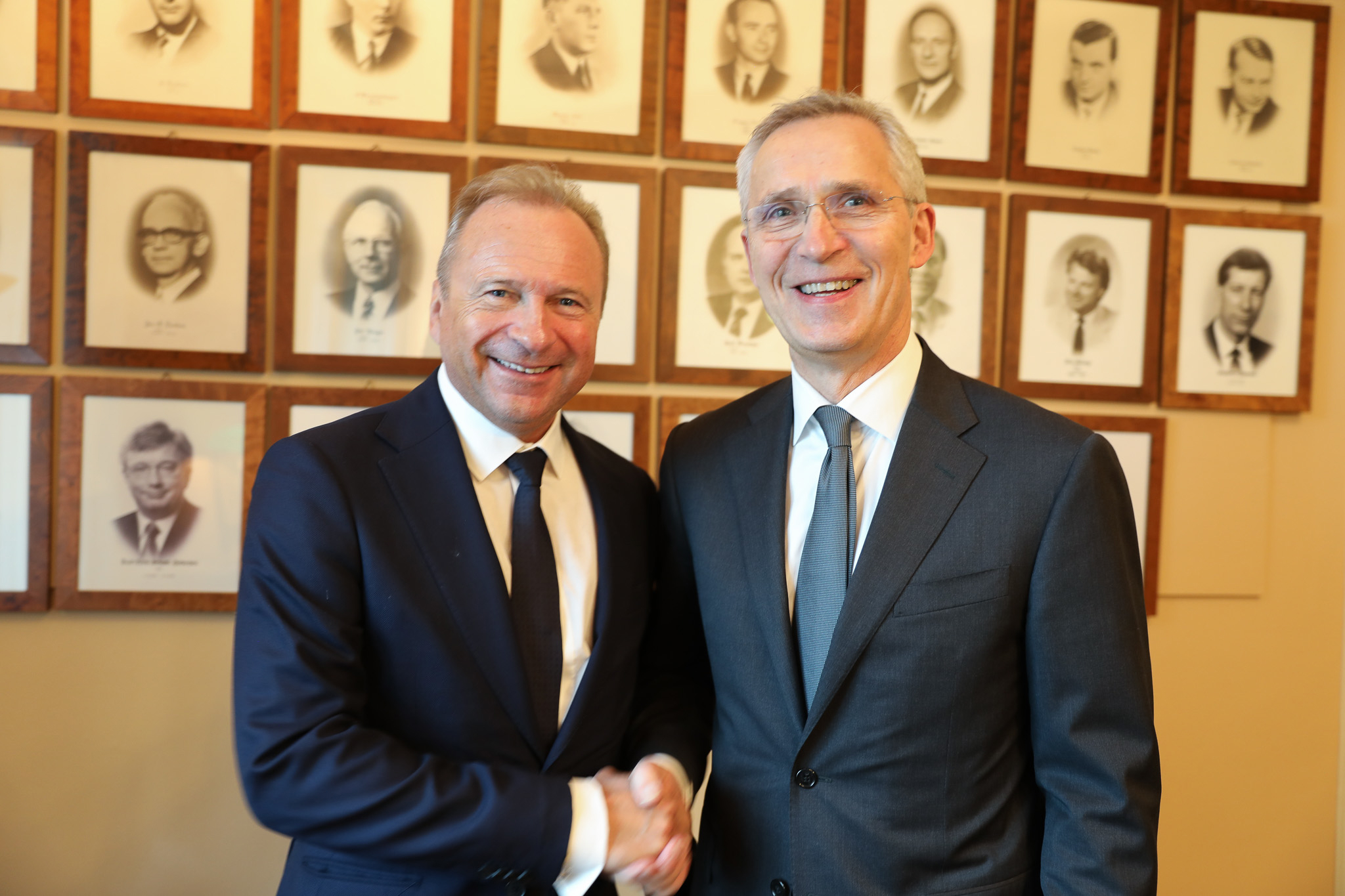 Finansminister Jens Stoltenberg og Luxembourgs finansminister Gilles Roth.