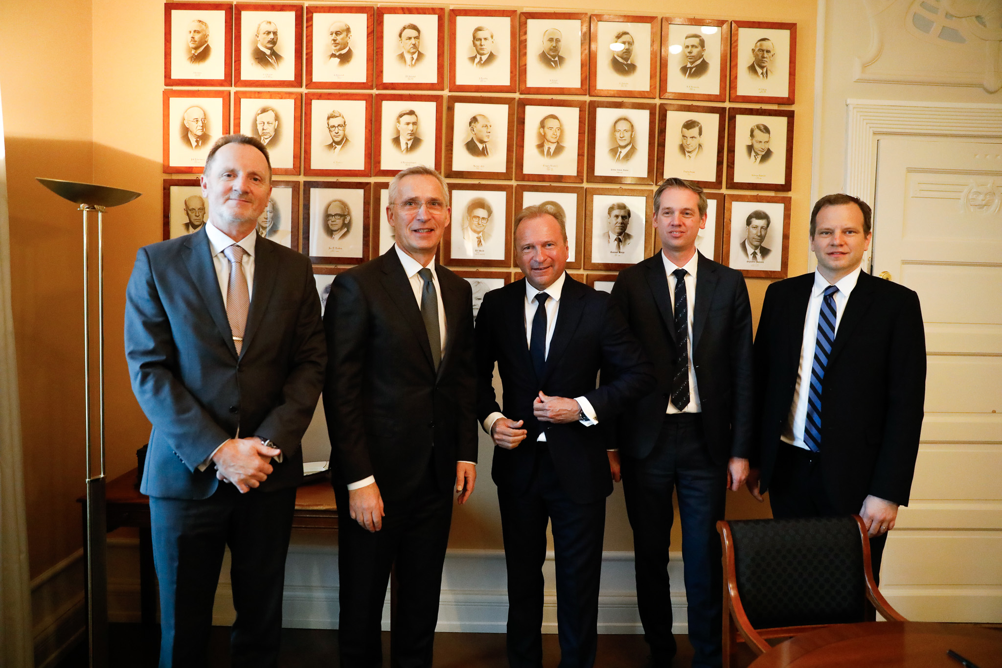 Finansminister Jens Stoltenberg og Luxembourgs finansminister Gilles Roth og hans delegasjon.