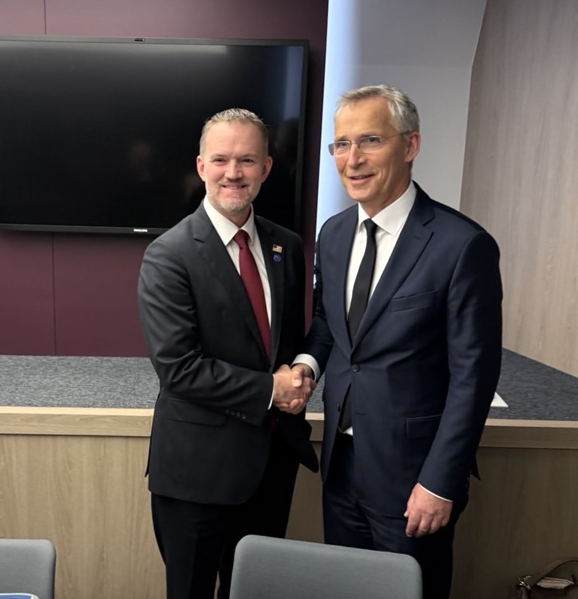 Bildet viser finansminister Jens Stoltenberg og USAs handelsrepresentant Jamieson Greer.