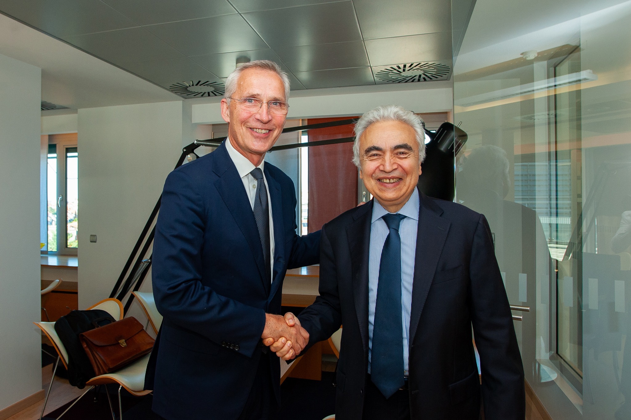 Finansminister Jens Stoltenberg og sjefen for Det internasjonale energibyrået, Fatih Birol.