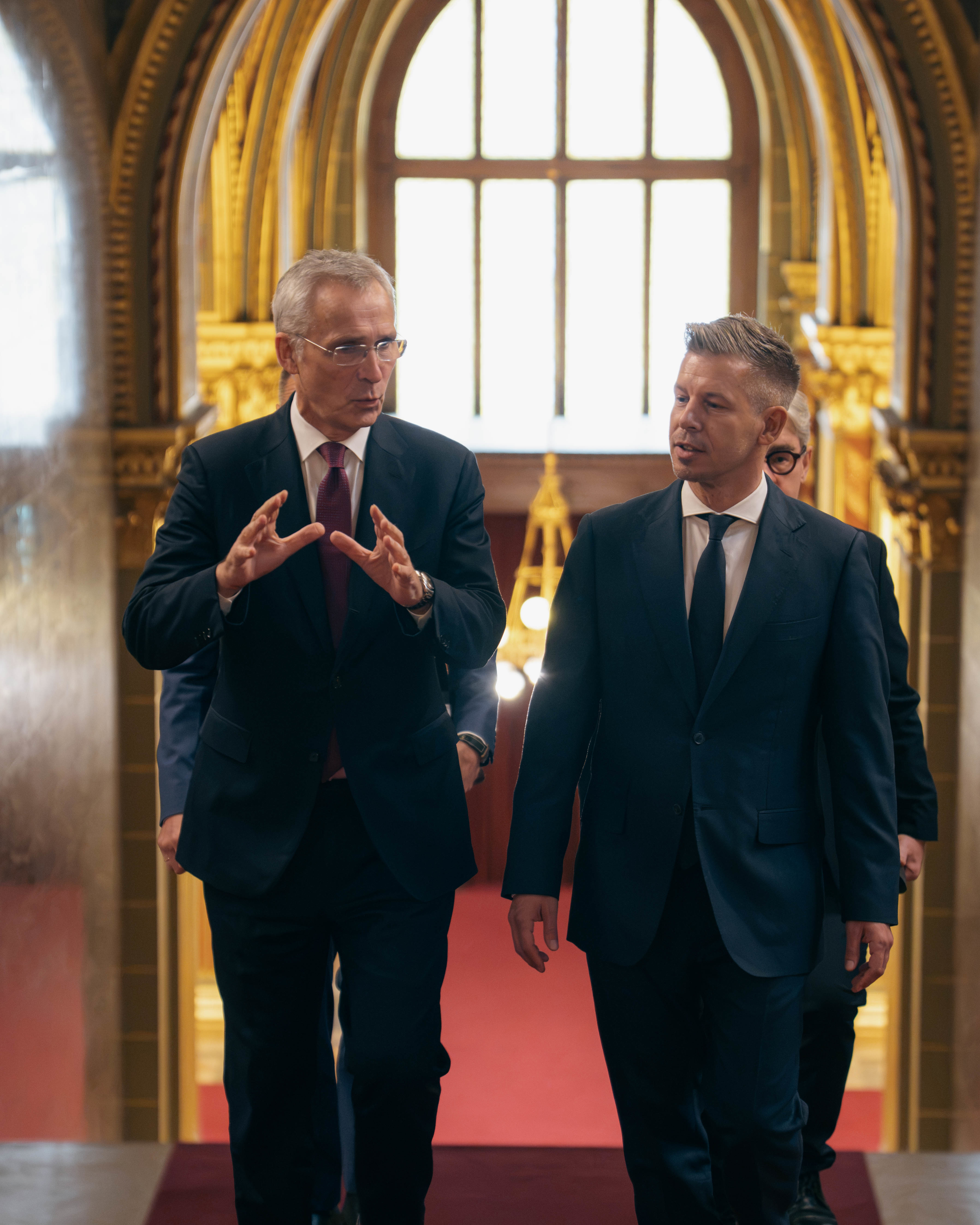 Finansminister Jens Stoltenberg og Ungarns statsminister Péter Magyar.