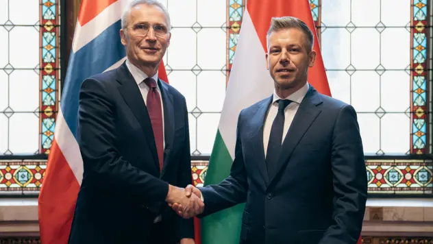 Finansminister Jens Stoltenberg og Ungarns statsminister Péter Magyar.