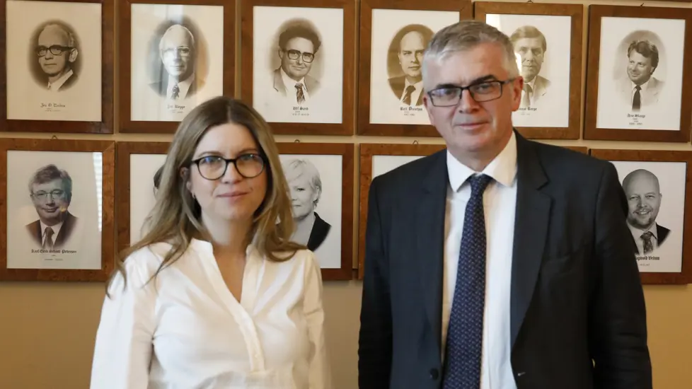 Statssekretær Sissel Kruse Larsen og Storbritannias visedepartementsråd Michael Ellam.