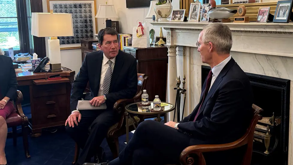 Finansminister Jens Stoltenberg og den amerikanske senatoren Bill Hagerty.