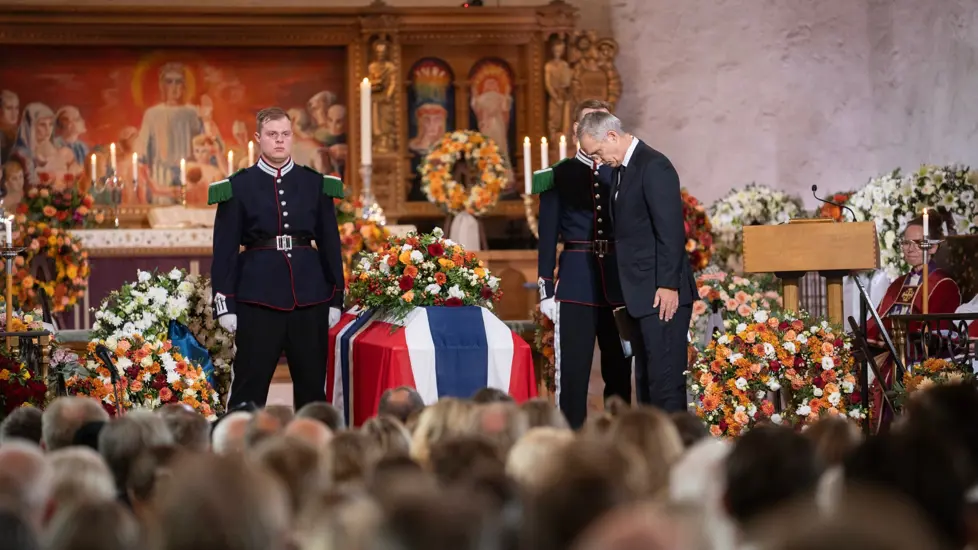 Finansminister Jens Stoltenberg i prinsesse Astrids gravferd.