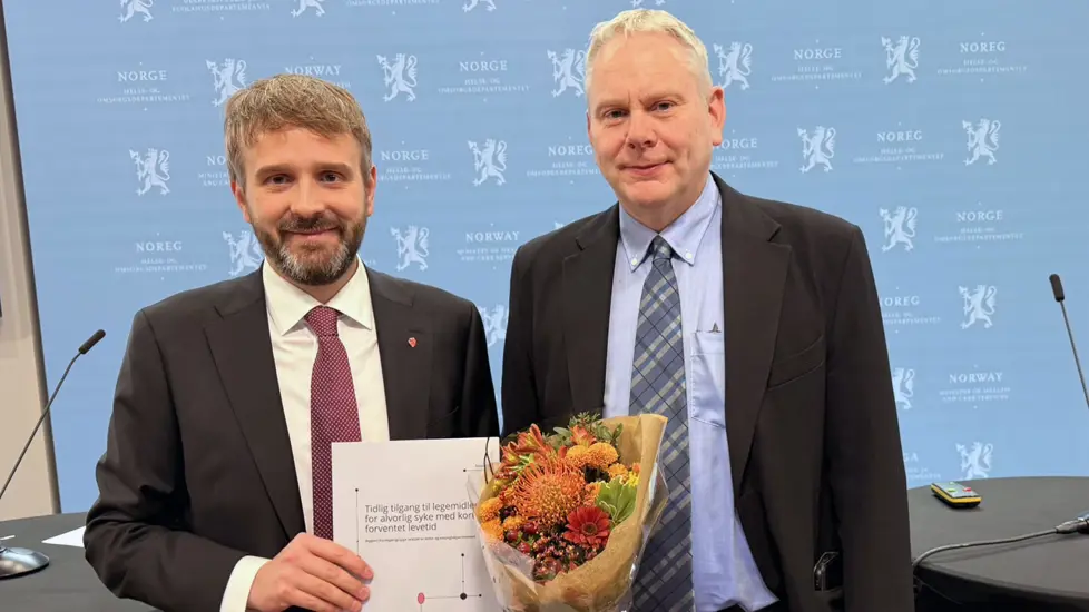 Helse- og omsorgsminister Jan Christian Vestre og professor Bjørn Henning Østenstad