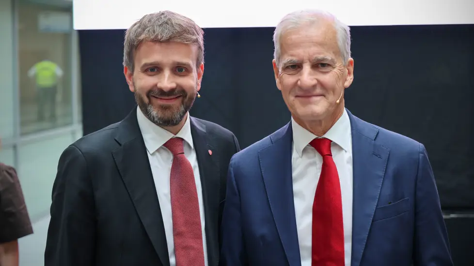 Foto av statsminister Jonas Gahr Støre og helse- og omsorgsminister Jan Christian Vestre la fram nye ventetidsmål i sykehusene 19. juni 2026