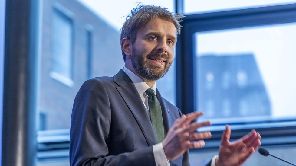 Foto av helse- og omsorgsminister Jan Christian Vestre under Helsetalen 2026