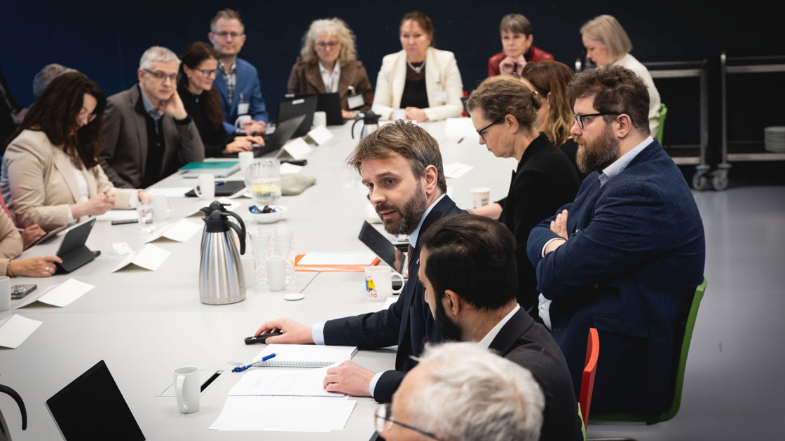 Helse- og omsorgsminister Jan Christian Vestre under møtet i Ventetidsløftet 2. mars 2026.