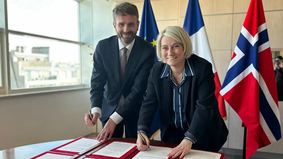 Den norske og den franske helseministeren signerte avtalen mandag.