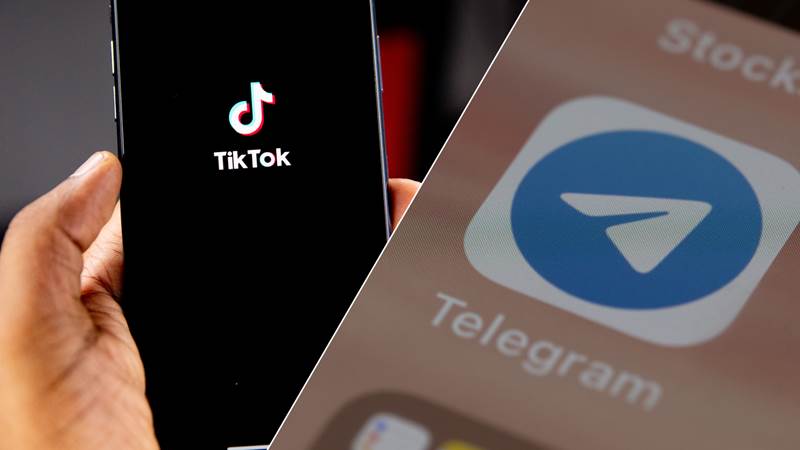 Halvparten av bildet viser av en hånd som holder en smarttelefon med Tiktok-logo på svart skjerm, mens andre halvpart viser nærbilde av Telegram-applogoen på hjemskjermen på en smartelefonen. Bildene er delt skrått med en tynn hvit strek.
