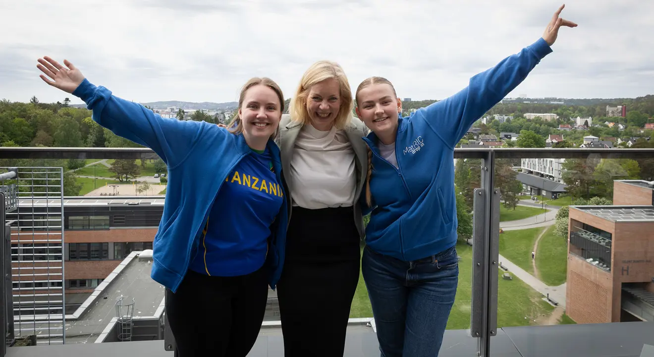 Forsknings- og høyere utdanningsminister Sigrun Aasland møter studenter ved Universitetet i Agder