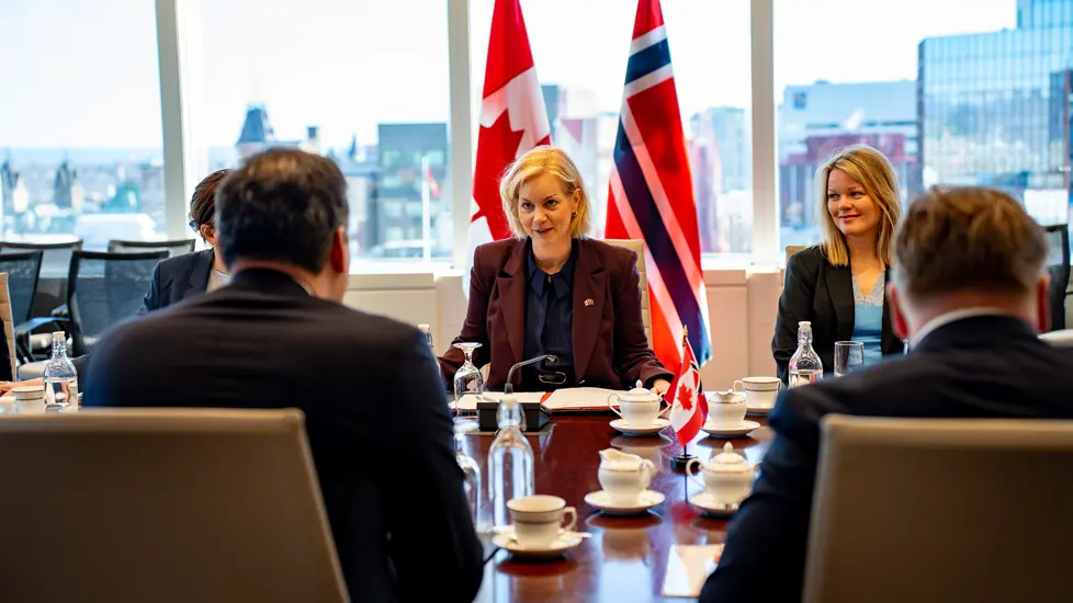 Forsknings- og høyere utdanningsminister Sigrun Aasland i samtaler i Canada