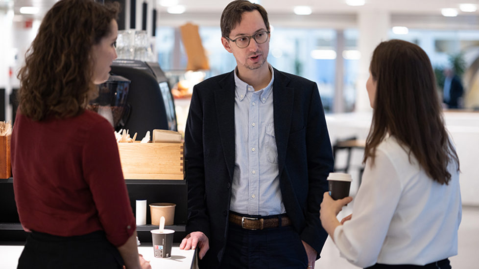 Personer i et møte på jobb