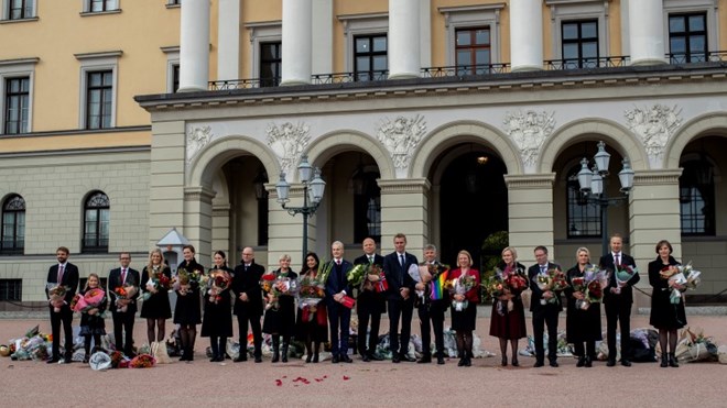 The new government gathered in front of the Norwegian royal castle