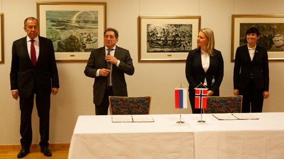 Sergej Lavrov, Teimuraz Ramishvili, Frida Blomgren og Ine Eriksen Søreide.