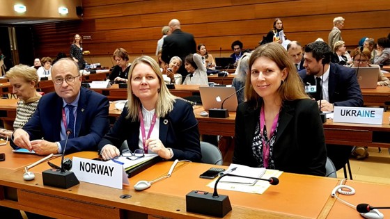 Hans Brattskar, Frida Blomgren og Thea Bull Skarstein. under møtet i Genève.