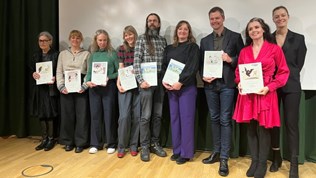 gruppebilde prisvinnere og statsråd KUDs litteraturpriser 2022