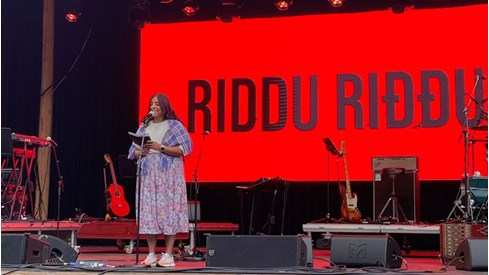 Kultur- og likestillingsministeren holder tale og åpner Riddu Riddu-festivalen