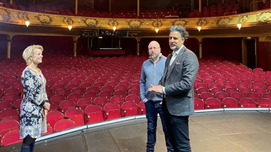 Gruppebilde tatt fra hovedscenen i Nationaltheatret