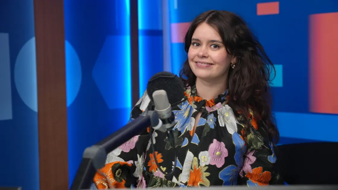 Sigrid Agnethe Hansen på jobb i NRK-studioet