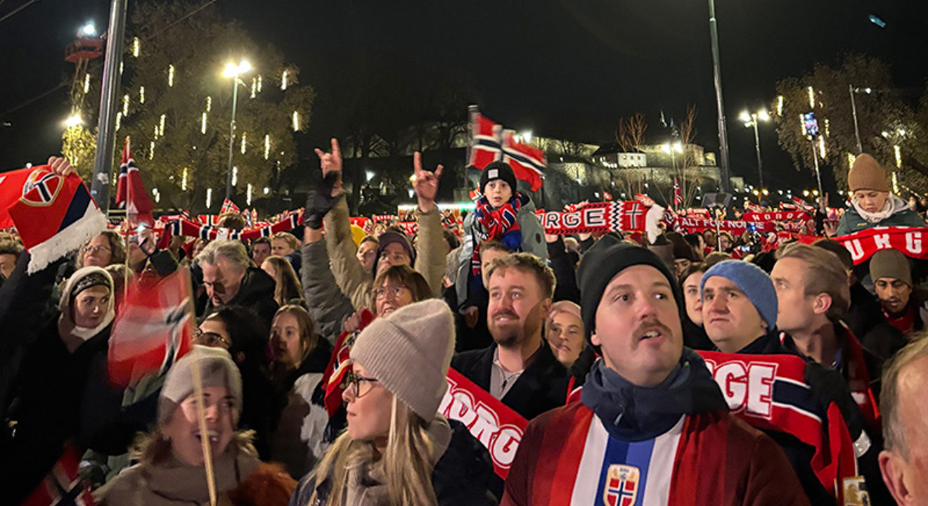 Folkehav og folkefest på Rådhusplassen som tok imot fotballandslaget nov 2025