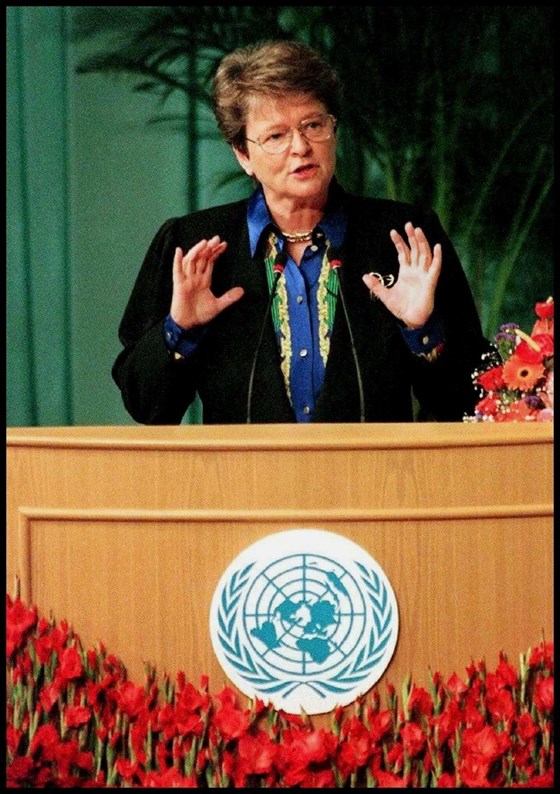 Tidligere statsminister Gro Harlem Brundtland på talerstolen.