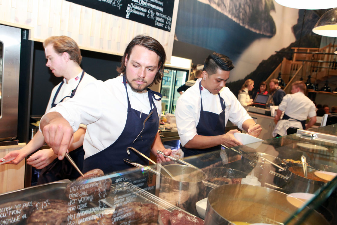 Kokkene på kjøkkenet.