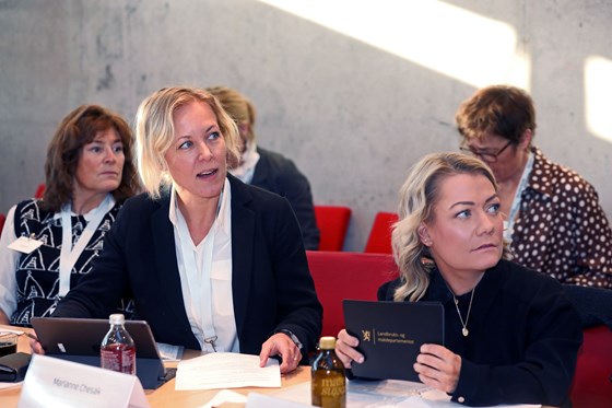 Fylkesordfører Marianne Chesak, Rogaland  fylkeskommune og Sandra Borch