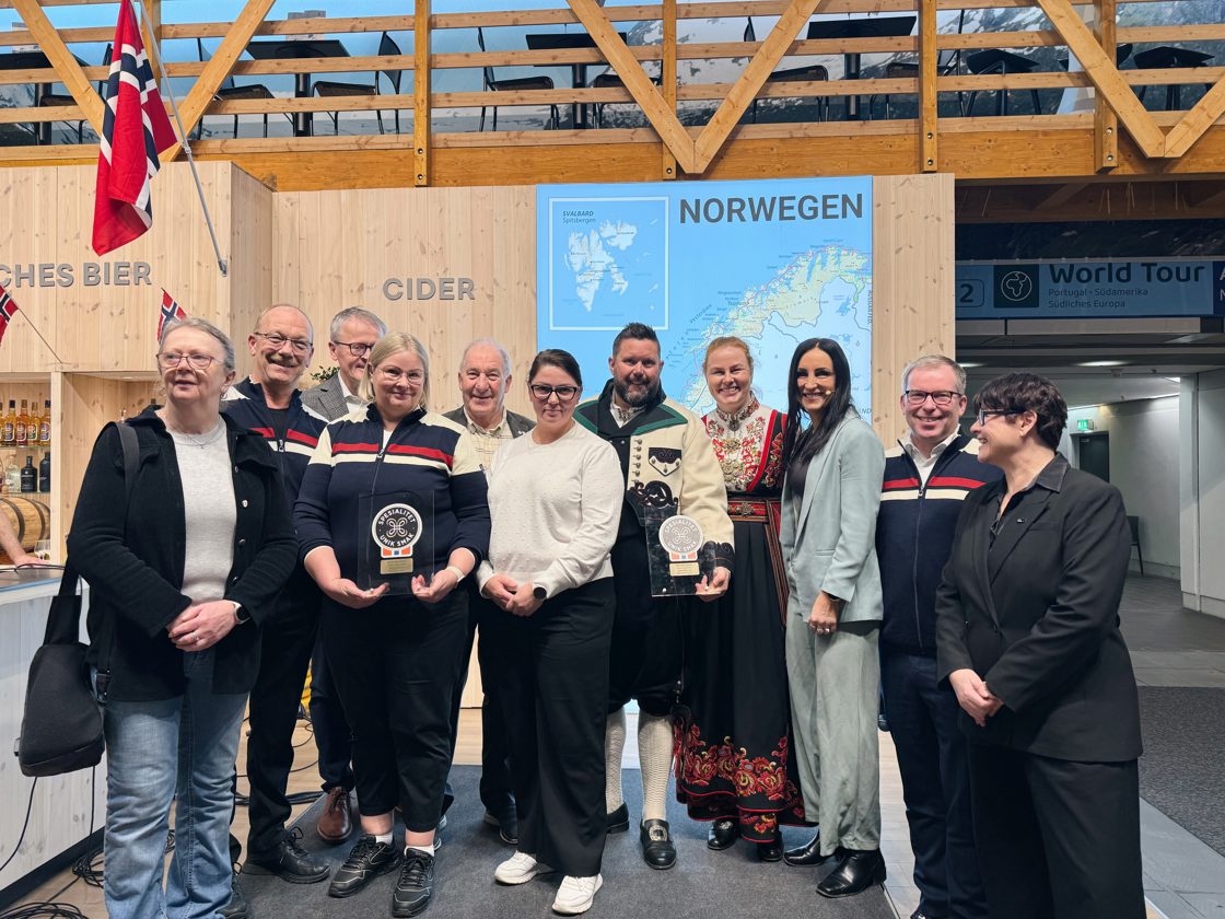 To spesialitetsmerker ble delt ut fredagen på IGW 2026. Det var Røros StekOst fra Galåvolden gård og Sundvolden ost fra Eiker gårdsysteri som fikk det.