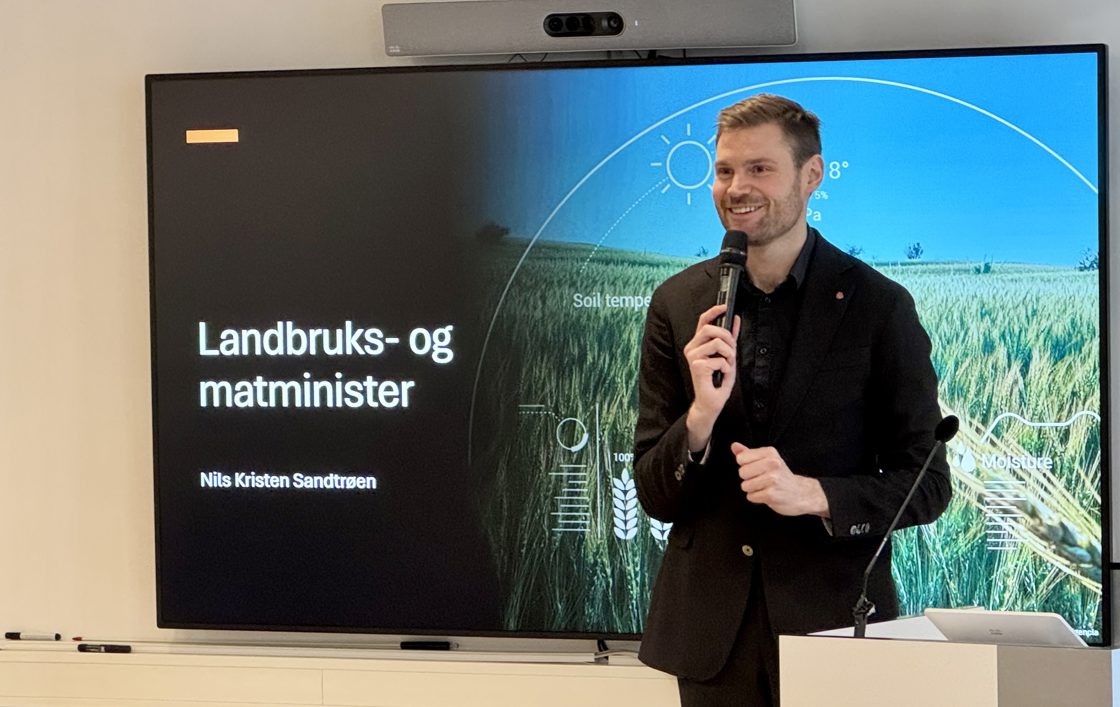 nils kristen sandtrøen innleder møte om agritechstrategi