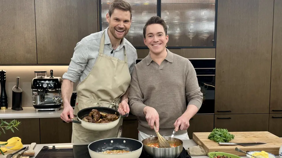 Landbruks- og matminister Nils Kristen Sandtrøen kokkelerte sammen med Christer Rødseth på God Morgen Norge