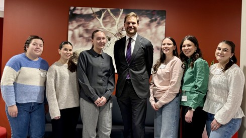 Landbruks- og matminister Nils Kristen Sandtrøen og de samiske veiviserne 2025/2026