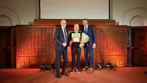 Styreleder i Stiftelsen Norsk Mat Håkon Mageli, vinner Geir-Rune Larsen og landbruks- og matminister Nils Kristen Sandtrøen