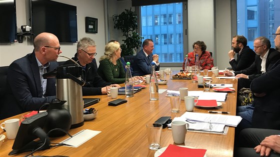 Landbruks- og matminister Olaug Bollestad hadde sitt første møte med det nye reindriftsstyret torsdag 12. desember.