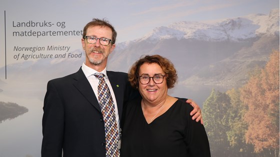 FNs spesialrapportør for menneskerettigheter og miljø, David R. Boyd, møtte mandag landbruks- og matminister Olaug Bollestad som del av sitt Norges-besøk.