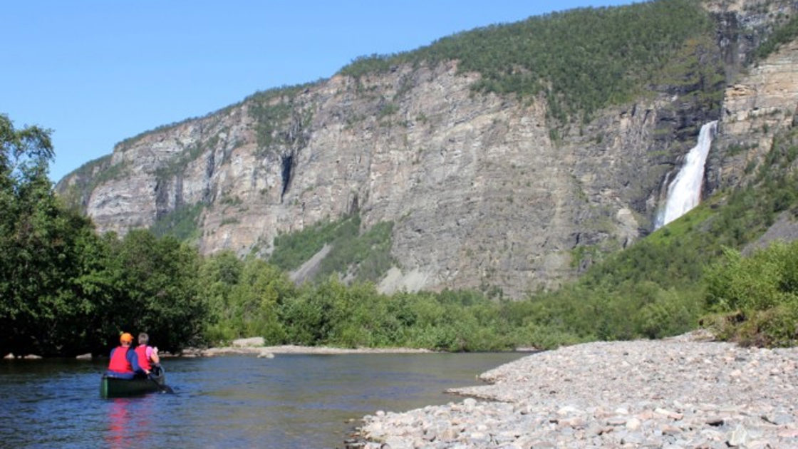 Med kano i Reisaelva - Mollisfossen.