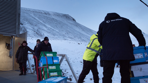 Utsiden av Svalbard glovale frøhvelv under deponeringen i oktober 2025.
