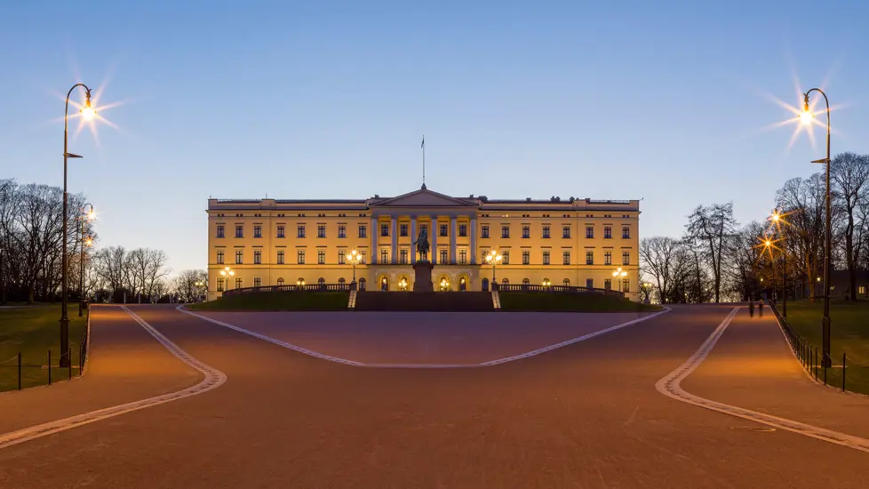 Det kongelige slott på kveldstid