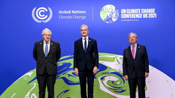Statsminister Boris Johnson, statsminister Jonas Gahr Støre og FNs generalsekretær António Guterres