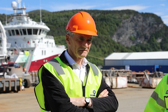 Statsminister Jonas Gahr Støre besøker Havyard Leirvik.